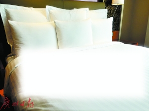 但也帶來了一些不容忽視的工業(yè)脫水機問題: 一是小型洗滌作坊遍地開花